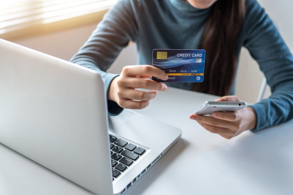 Shopify Conversion Apps - Ecommerce Checkout Laptop Screen Overview