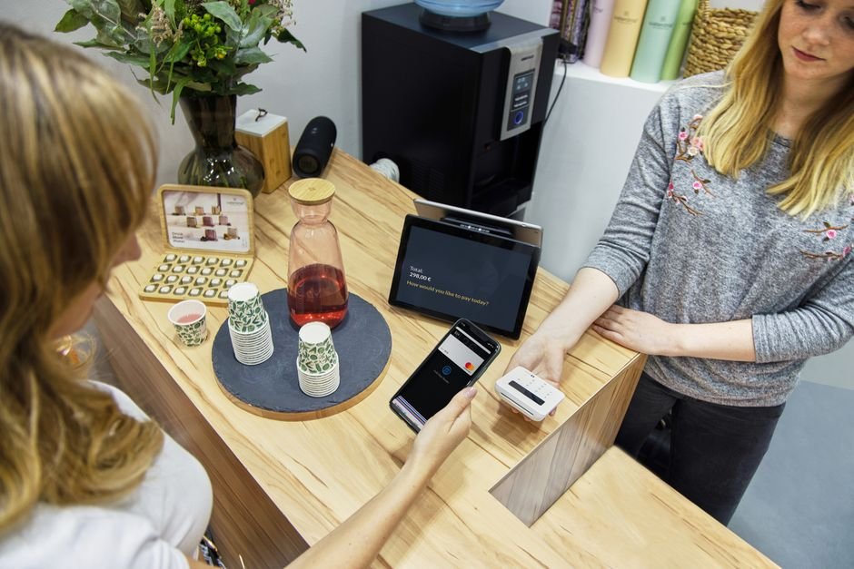 Shopify Dropshipping Store - Mobile Checkout Screen Store Dashboard Overview