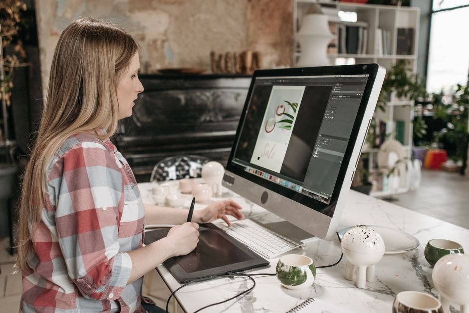 Kinetic Typography Tools - Motion Graphics Designer Workspace Screen Overview